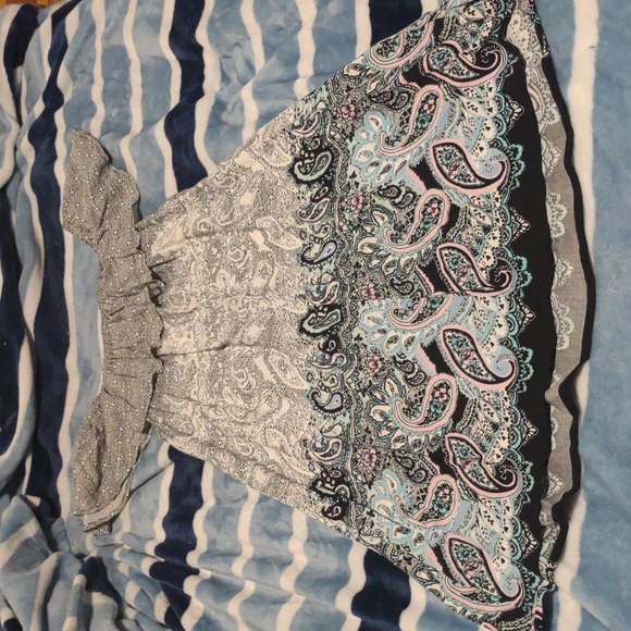 Woman's off the shoulder sun dress - Picture 3 of 7